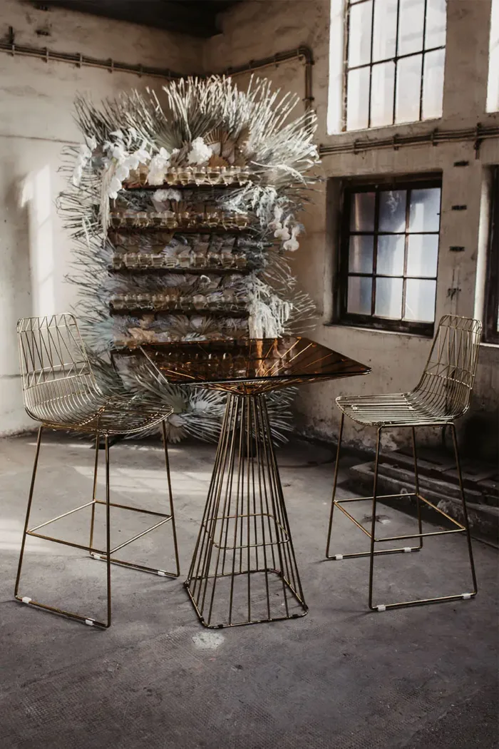 Lucy Wire Bar Stool gold im Mesh-Look – Bild 4